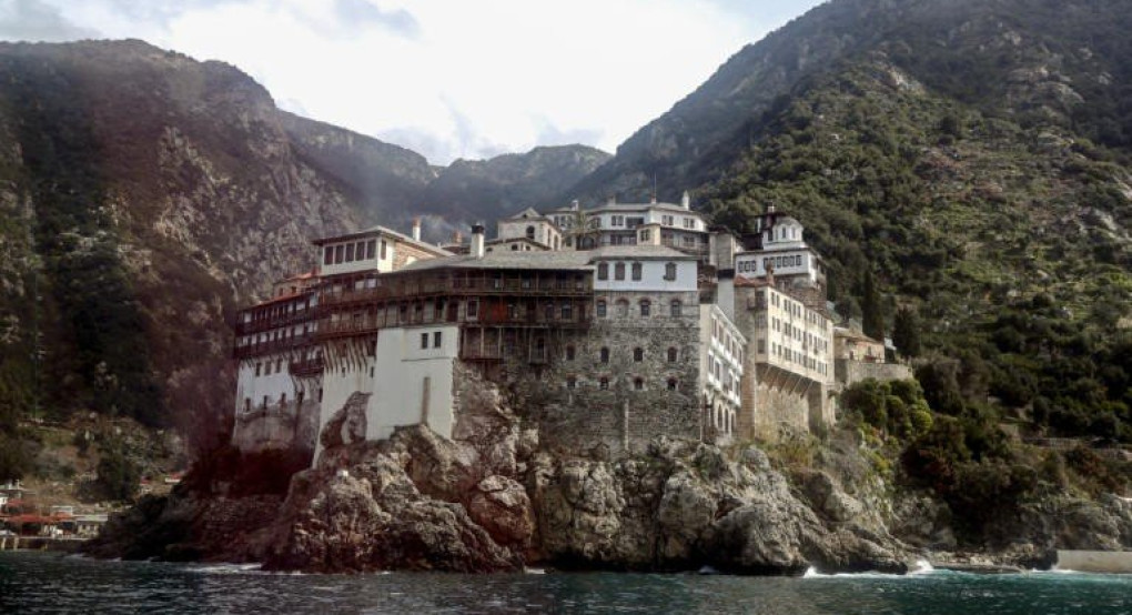  Άγιο Όρος:Οστά γυναίκας κάτω από βυζαντινό ναό! Ο θρύλος, οι εικασίες και τα στοιχεία