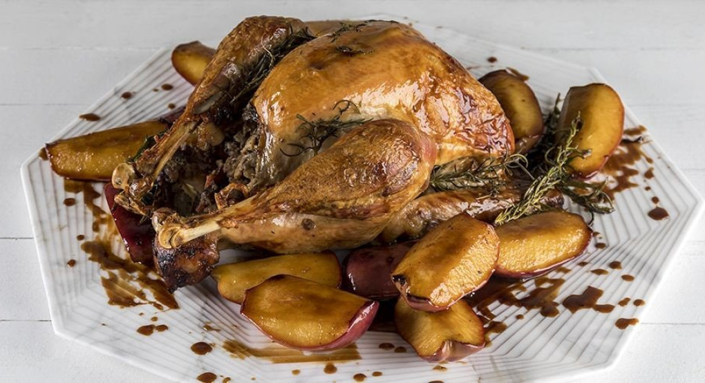 Γαλοπούλα γεμιστή με μήλα και κάστανα