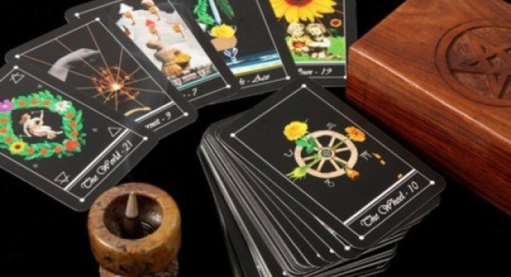 Μήνυση σε χαρτορίχτρα-Κατηγορείται πως απέσπασε 7.000 ευρώ κι ένα ακίνητο από άνδρα που ήθελε πίσω τη σύντροφό του