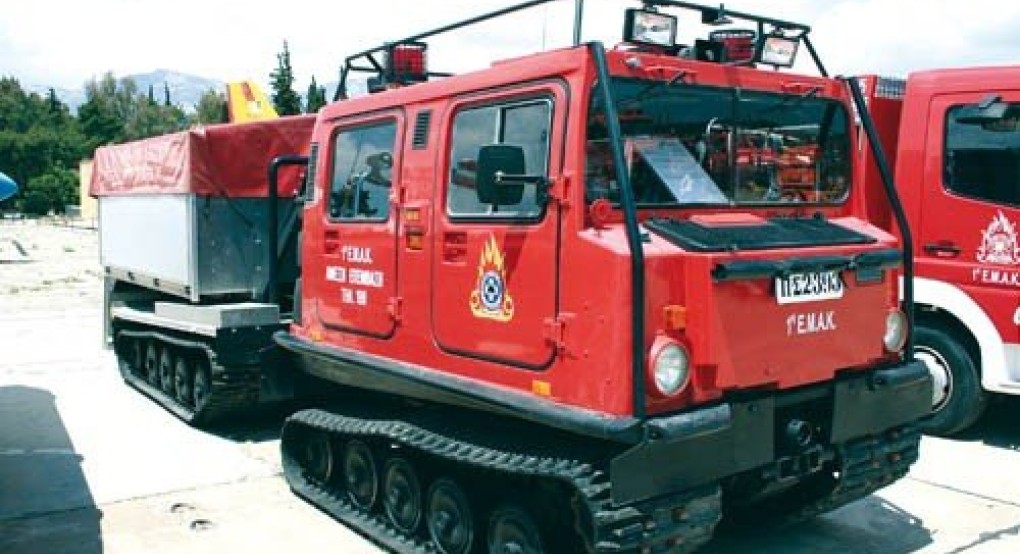 Ερπυστριοφόρο της ΕΜΑΚ στα Σκούρτα Βοιωτίας-Εγκλωβίστηκε 20χρονος