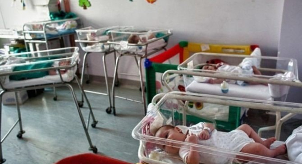 Όσοι μπορούν, να δώσουν μια ζέστη αγκαλιά στα μωράκια που τα έχουν εγκαταλείψει στο μαιευτήριο «Έλενας Βενιζέλου»