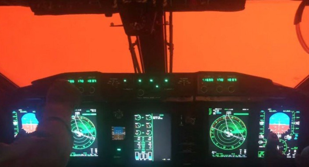 Αυστραλία: Πύρινοι ουρανοί-Τρομακτική εικόνα από το κόκπιτ αεροπλάνου [βίντεο] 