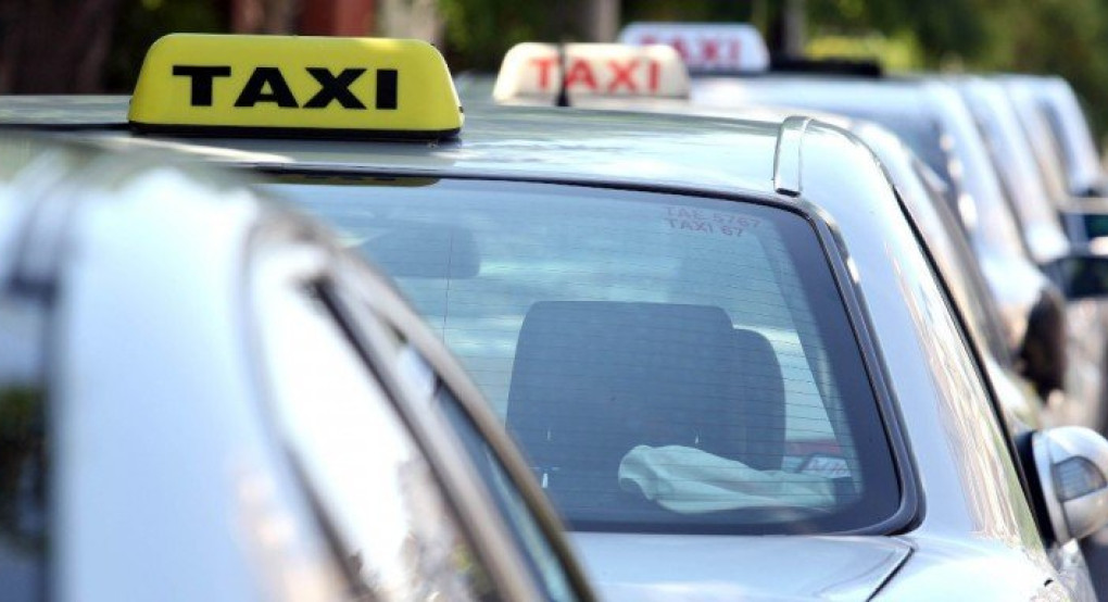 Λάρισα: Επιθέσεις σε ταξί -Εσπασαν και διέρρηξαν 7 οχήματα