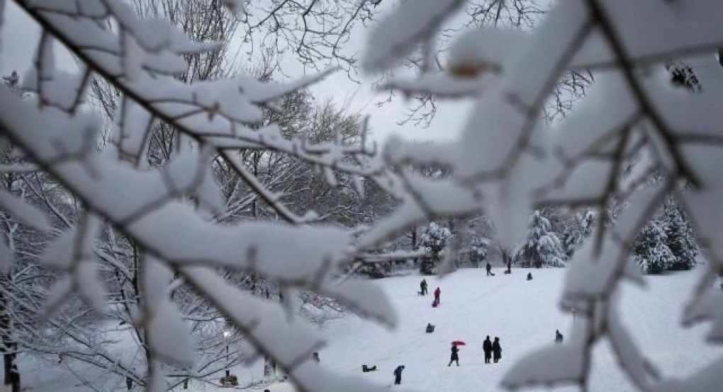 Γονείς άφησαν μωρό στο μπαλκόνι για να «κοιμηθεί» στον φρέσκο αέρα και πέθανε από την παγωνιά