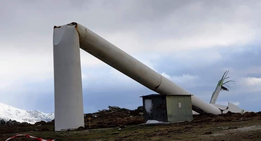 Εύβοια: Οι θυελλώδεις βοριάδες γκρέμισαν τις ανεμογεννήτριες