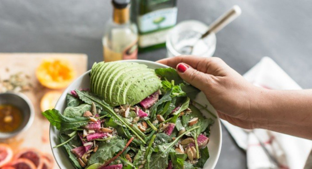 12 τιπς από διατροφολόγους για να ξεφορτωθείτε τα κιλά των γιορτών 