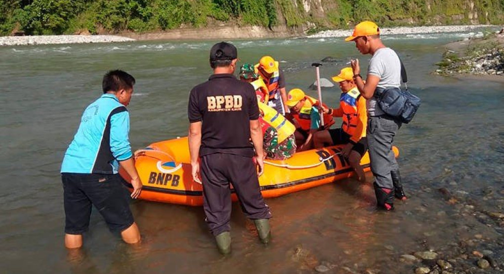  Πεζογέφυρα κατέρρευσε στην Ινδονησία, τουλάχιστον εννιά νεκροί