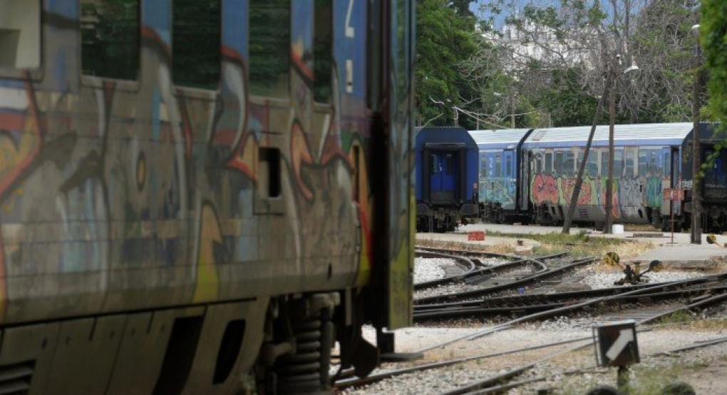Πάτρα: Εξέδιδε την 17χρονη εξαδέλφη της σε εγκαταλελειμμένο βαγόνι του ΟΣΕ 