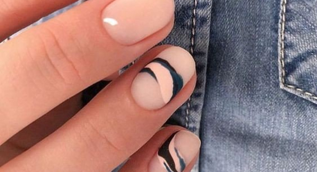 Το μίνιμαλ μανικιούρ του 2020 -Νύχια φροντισμένα, διάφανα, με την πιο ωραία λεπτομέρεια