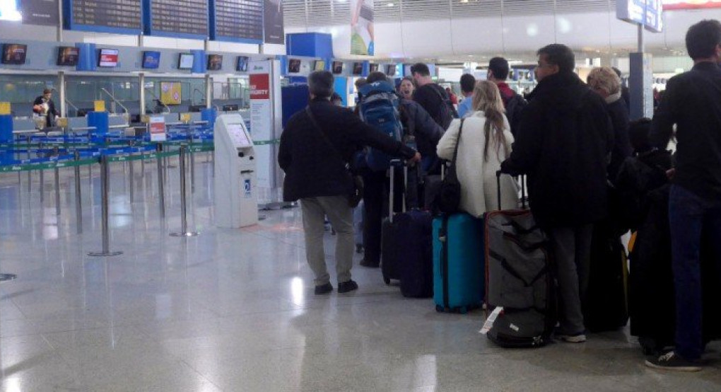 «Ελ.Βενιζέλος»: Ελέγχθηκε γκρουπ Κινέζων από την Oυχάν 