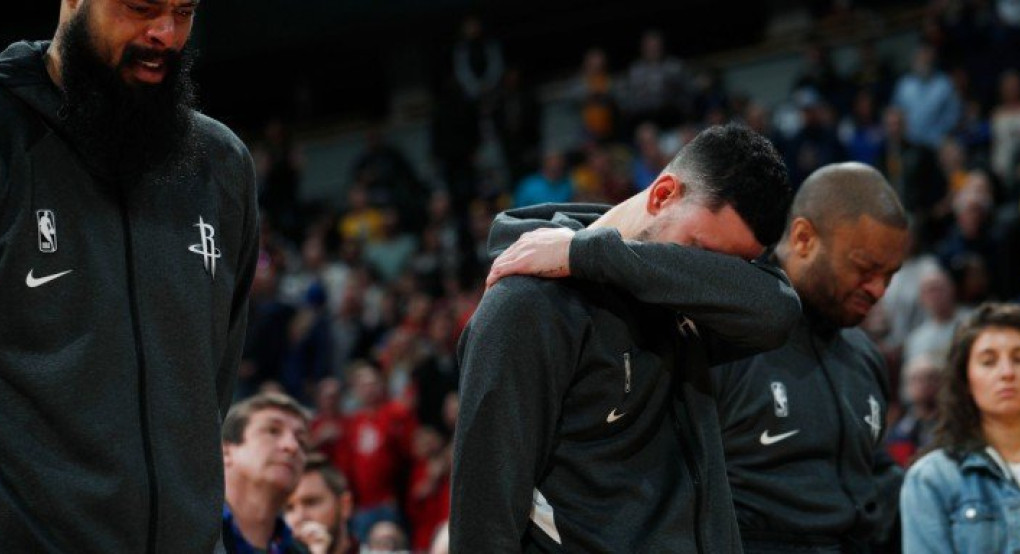 Απίστευτες σκηνές στα γήπεδα του NBA- Παίκτες κλαίνε, λαϊκό προσκύνημα στο Staples Center 