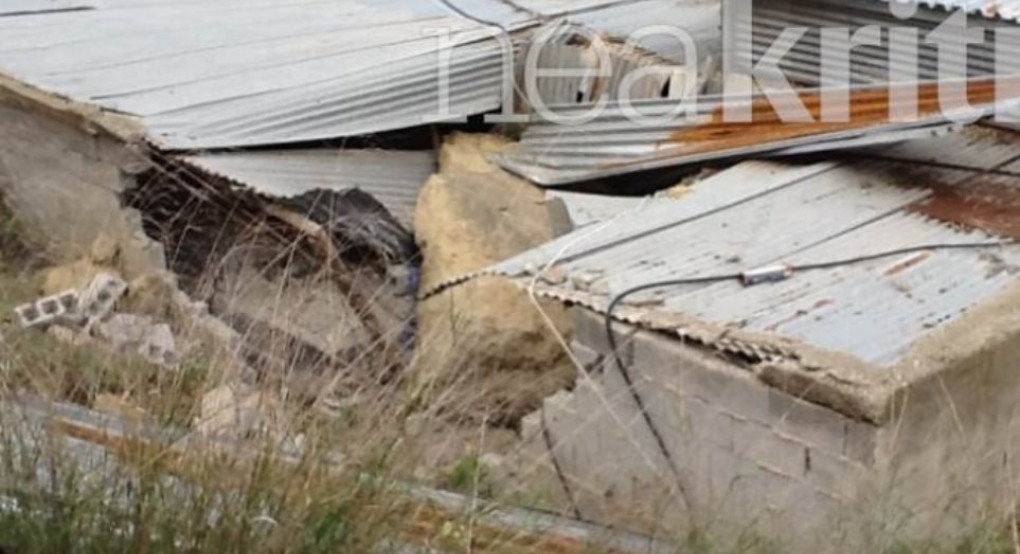 Τεράστιος βράχος έπεσε σε σπίτι - Συγκλονιστικές φωτογραφίες