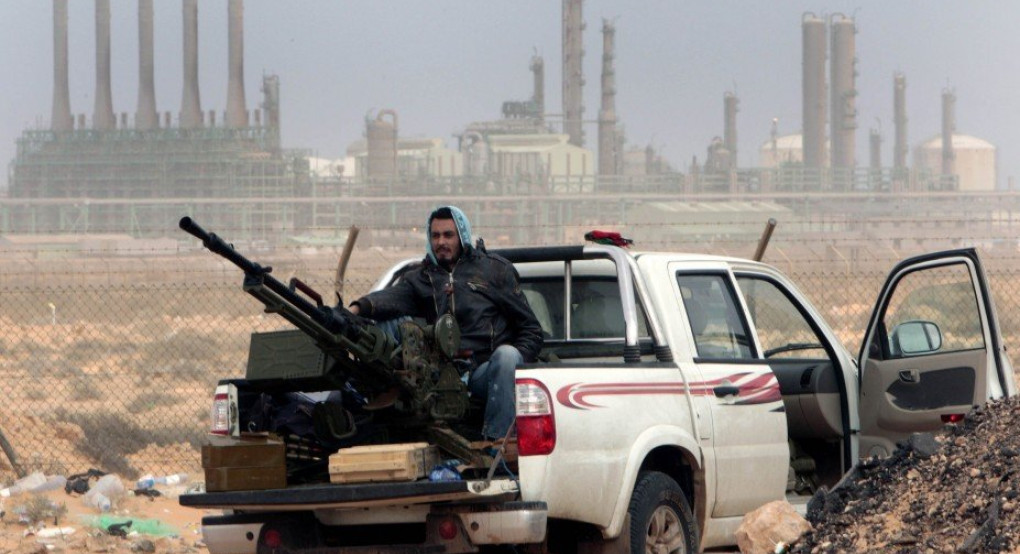 Λιβύη: Ο Χαφτάρ έκλεισε τις κάνουλες του πετρελαίου εντείνοντας την πίεση στον Σάρατζ  