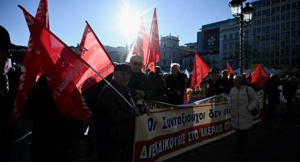 Συντάξεις: Στην Ολομέλεια του ΣτΕ δώρα και αναδρομικά - Συγκέντρωση συνταξιούχων