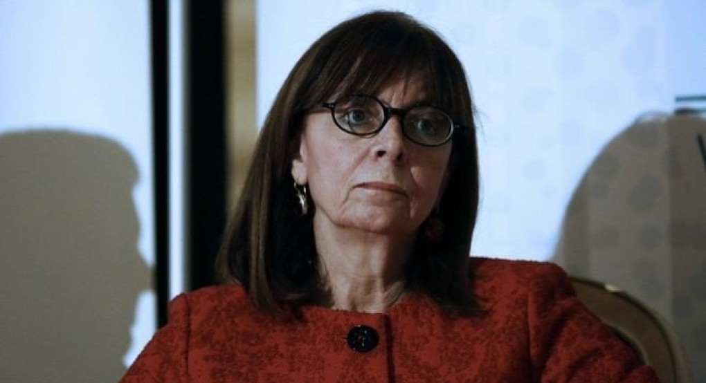 Με ένα σμπάρο τρία πολιτικά τρυγόνια για τον πρωθυπουργό