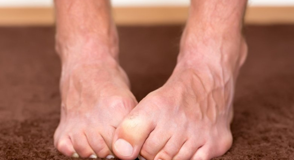 Ξύπνησε και βρήκε τον κλέφτη να… του γλείφει τις πατούσες