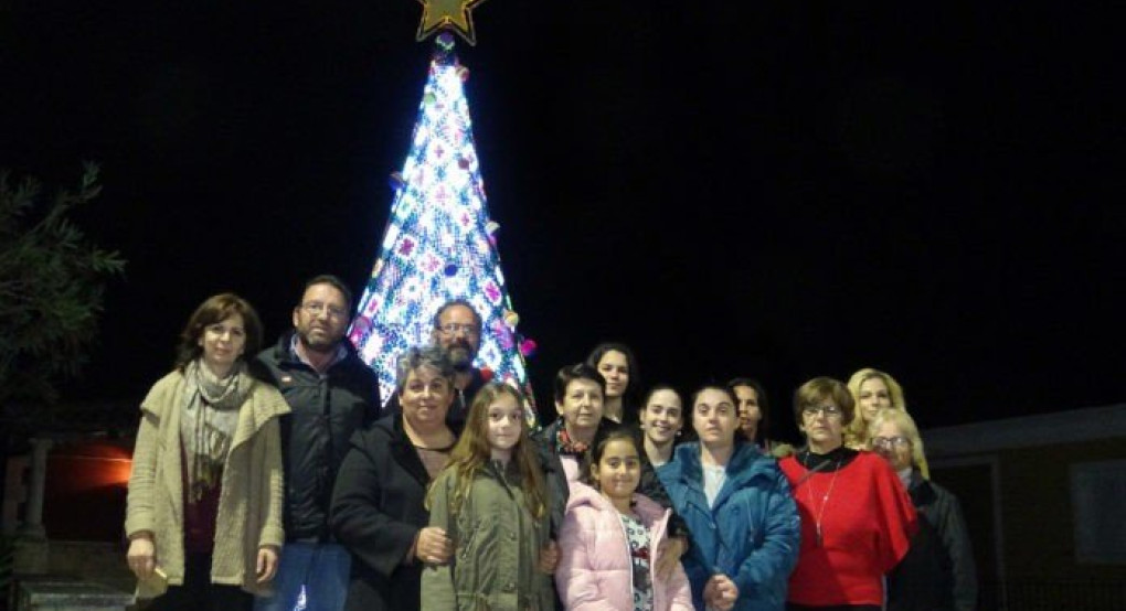 Το πιο πρωτότυπο χριστουγεννιάτικο δέντρο βρίσκεται στη Ζάκυνθο (Βίντεο)