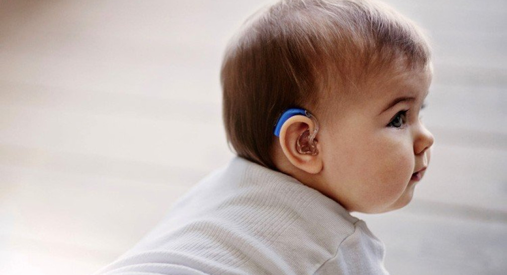 Θεσσαλονίκη:25 μωράκια με βαριά βαρηκοΐα άκουσαν για πρώτη φορά τη φωνή της μητέρα τους 