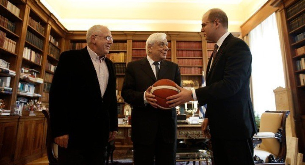 Ο ΠτΔ Π. Παυλόπουλος υποδέχτηκε τον γ.γ. της FIBA, Ανδρέα Ζαγκλή