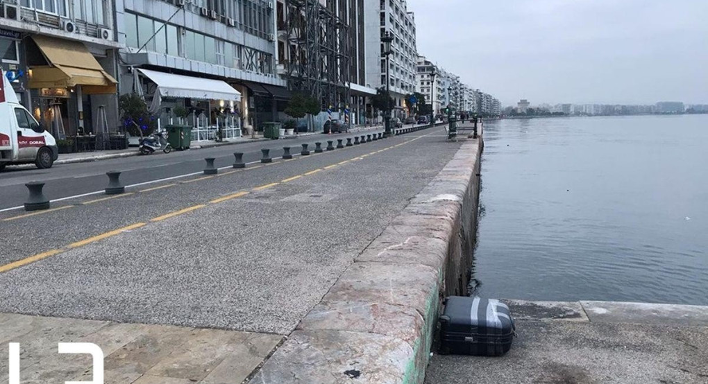 Αποκλείστηκε η παραλία της Θεσσαλονίκης – Ερευνα σε ύποπτη βαλίτσα
