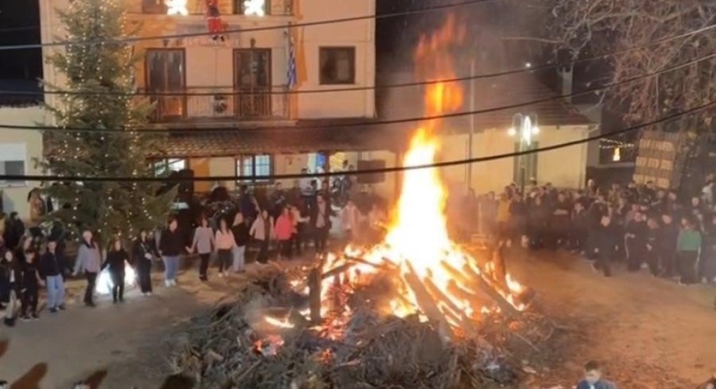 Η Αναβίωση της Κόλιντα στο Μεσημέρι Έδεσσας Παρά τη Βροχή Η Αναβίωση της Κόλιντα στο Μεσημέρι Έδεσσας Παρά τη Βροχή