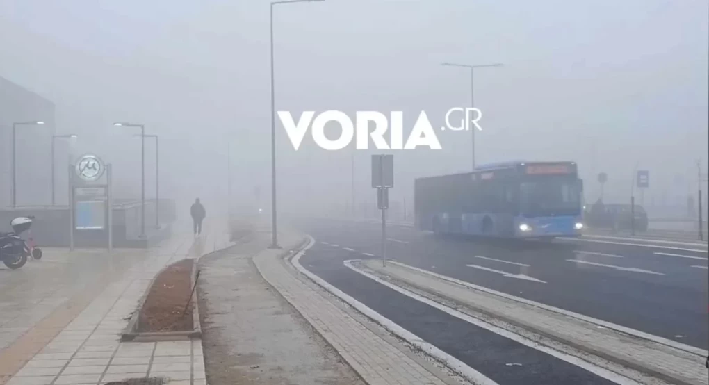 Θεσσαλονίκη: Απόκοσμο το τοπίο από την πυκνή ομίχλη -Προβλήματα με πτήσεις στο αεροδρόμιο Μακεδονία Θεσσαλονίκη: Απόκοσμο το τοπίο από την πυκνή ομίχλη -Προβλήματα με πτήσεις στο αεροδρόμιο Μακεδονία