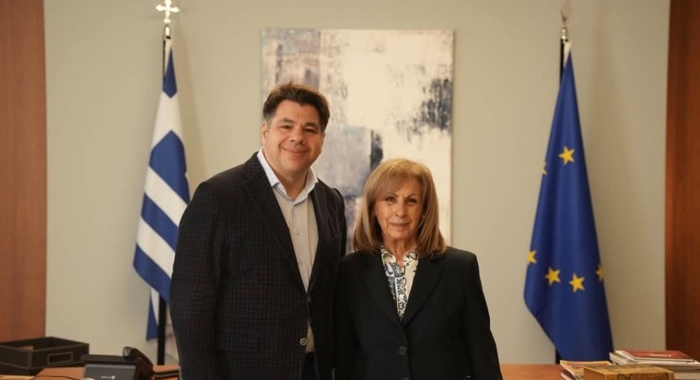 Αθηνά Αηδονά: Επικοδομοιτική συνεδρίαση με τον πρέσβη των ΗΠΑ Αθηνά Αηδονά: Επικοδομοιτική συνεδρίαση με τον πρέσβη των ΗΠΑ