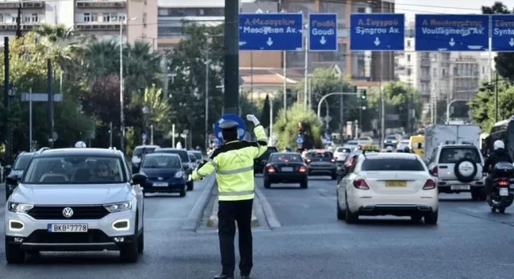 Νέος ΚΟΚ: Ποιοι κινδυνεύουν με αφαίρεση διπλώματος για 7 χρόνια και πρόστιμο 2.000 ευρώ Νέος ΚΟΚ: Ποιοι κινδυνεύουν με αφαίρεση διπλώματος για 7 χρόνια και πρόστιμο 2.000 ευρώ