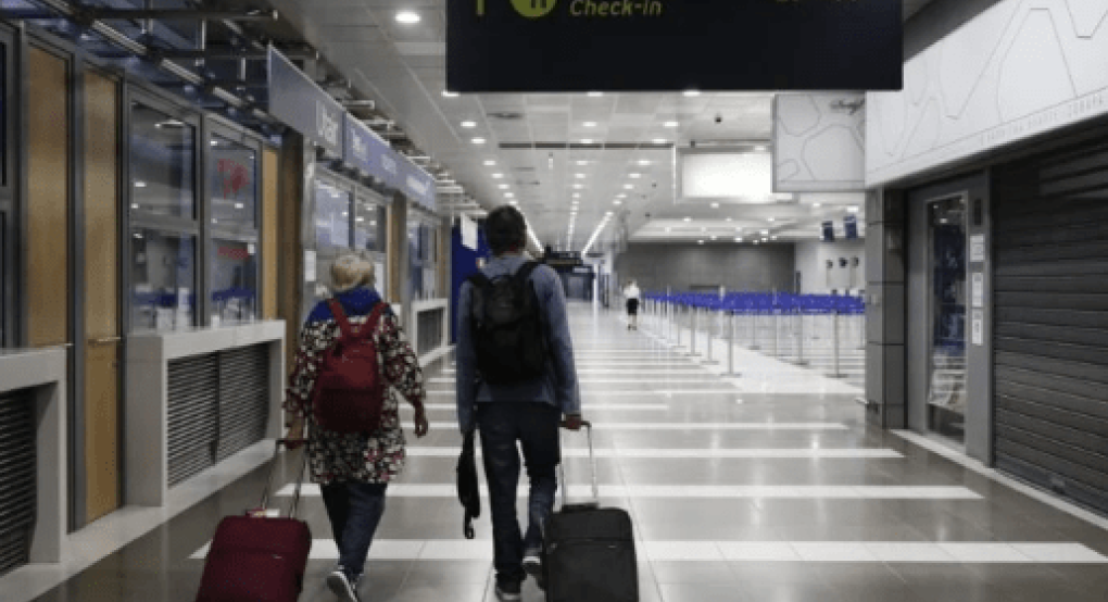Ενοχος για κατασκοπεία 31χρονος που φωτογράφιζε το αεροδρόμιο «Μακεδονία» Ενοχος για κατασκοπεία 31χρονος που φωτογράφιζε το αεροδρόμιο «Μακεδονία»