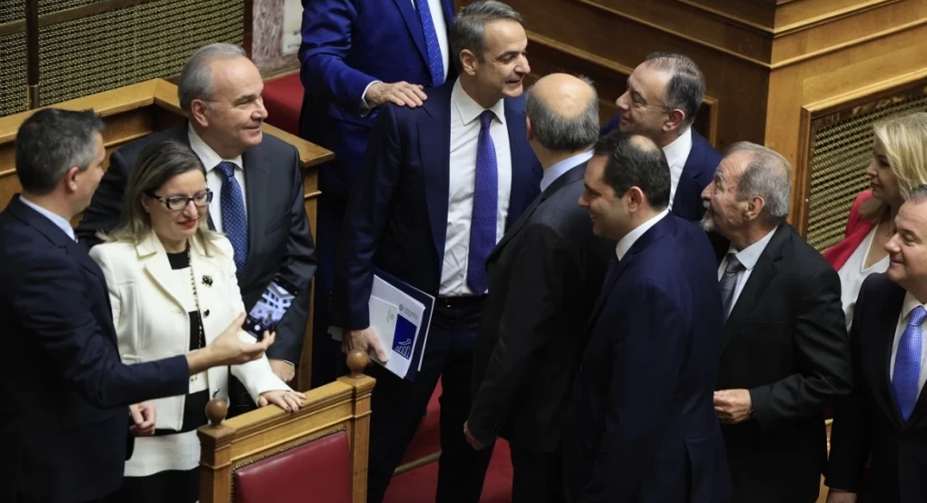 Κυριάκος Μητσοτάκης: «Ζεσταίνει» βάση και βουλευτές και συντηρεί το μέτωπο με το ΠΑΣΟΚ Κυριάκος Μητσοτάκης: «Ζεσταίνει» βάση και βουλευτές και συντηρεί το μέτωπο με το ΠΑΣΟΚ