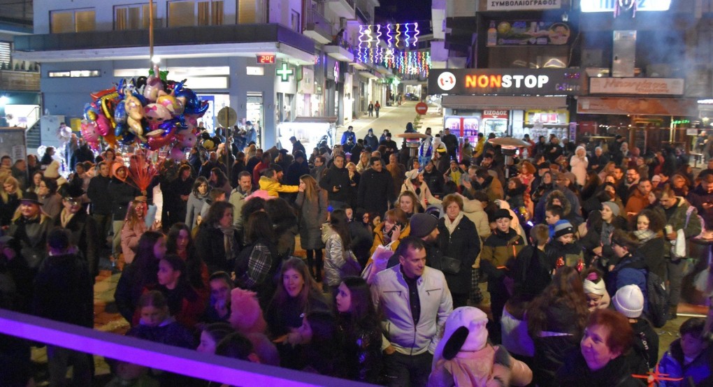 Ξεκίνησε εντυπωσιακά η Αποκριά της Νάουσας