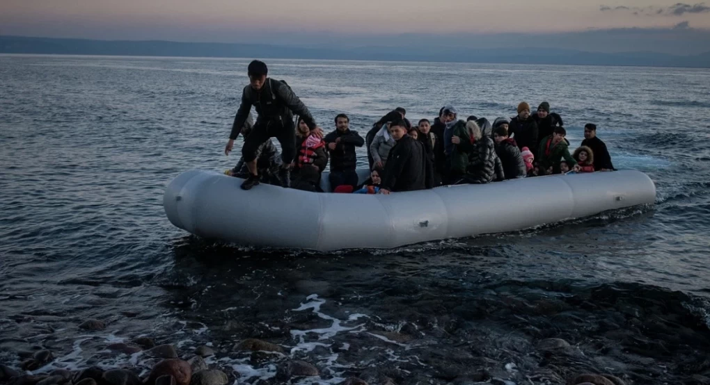 Δημοσκόπηση: Οι πολίτες επιθυμούν αποφασιστικά μέτρα στη διαχείριση της κρίσης και τη φύλαξη των συνόρων Δημοσκόπηση: Οι πολίτες επιθυμούν αποφασιστικά μέτρα στη διαχείριση της κρίσης και τη φύλαξη των συνόρων