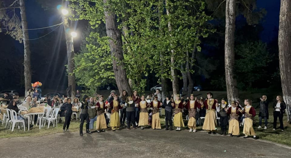 Μελίσσι: Μεγάλη επιτυχία και πλήθος κόσμου στα "Ζωοδόχεια 2025" Μελίσσι: Μεγάλη επιτυχία και πλήθος κόσμου στα "Ζωοδόχεια 2025"
