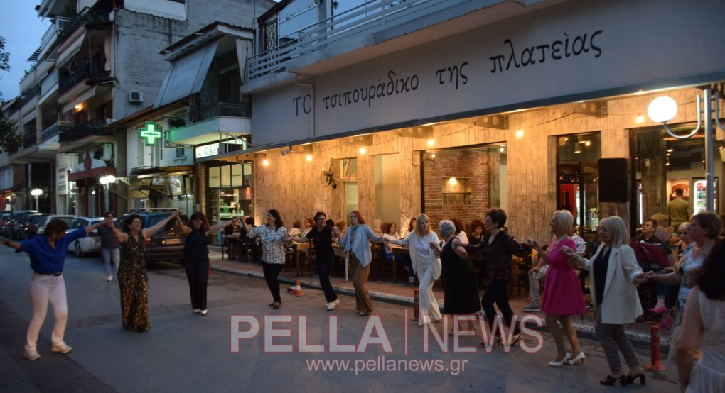 Η ΣΚΥΔΡΑΙΑ στο Θέατρο.