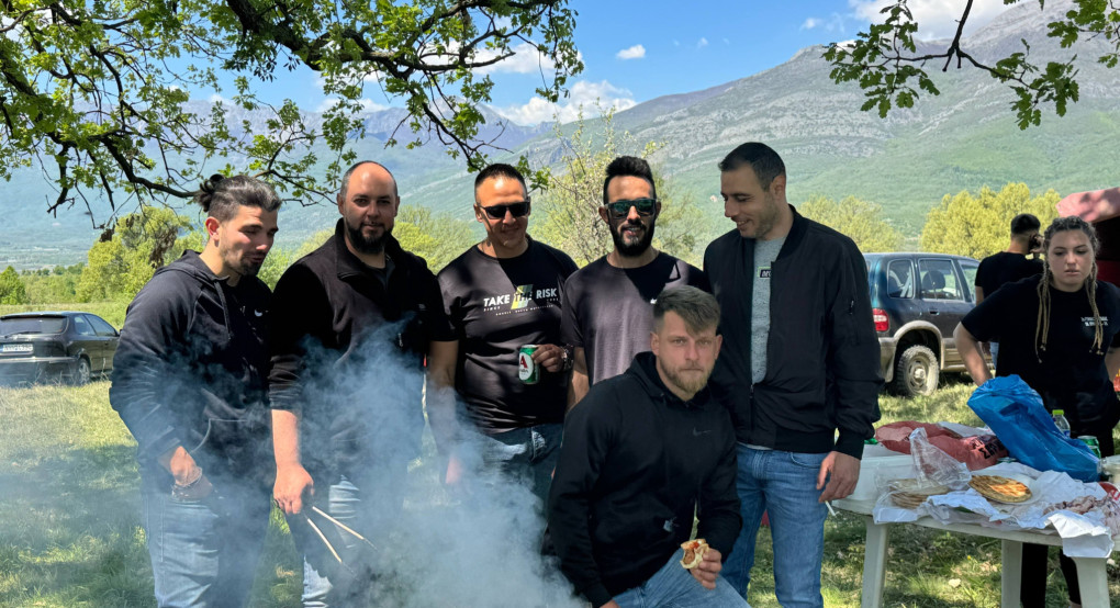 Πρωτομαγιά στον λόφο της Περικλέας Αλμωπίας: Μια γιορτή της Άνοιξης και της παράδοσης Πρωτομαγιά στον λόφο της Περικλέας Αλμωπίας: Μια γιορτή της Άνοιξης και της παράδοσης