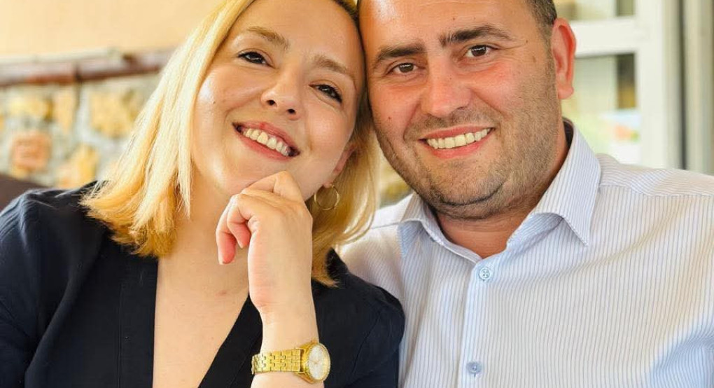 Ο Λάκης Βασιλειάδης εύχεται στη σύζυγό του Ειρήνη για την ονομαστική της εορτή Ο Λάκης Βασιλειάδης εύχεται στη σύζυγό του Ειρήνη για την ονομαστική της εορτή