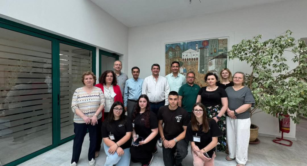 Επίσκεψη Εκπαιδευτικών και Μαθητών Erasmus στον Δήμαρχο Πέλλας Επίσκεψη Εκπαιδευτικών και Μαθητών Erasmus στον Δήμαρχο Πέλλας