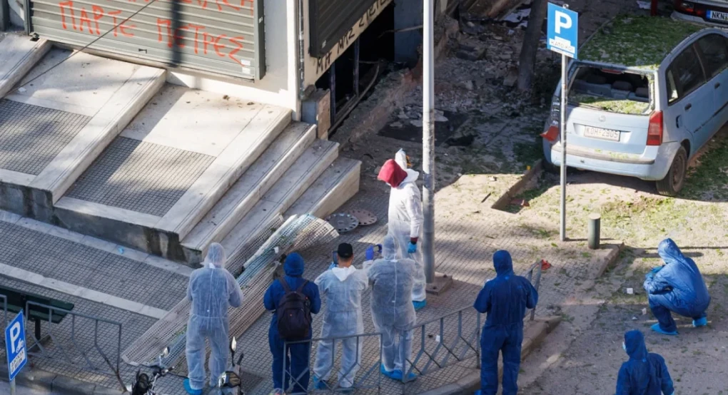 Θεσσαλονίκη: Στο κινητό και το διαμέρισμα της 38χρονης ψάχνουν απαντήσεις για την έκρηξη - «Δεν βλέπουμε σύνδεση με την τρομοκρατία» λέει η Δημογλίδου Θεσσαλονίκη: Στο κινητό και το διαμέρισμα της 38χρονης ψάχνουν απαντήσεις για την έκρηξη - «Δεν βλέπουμε σύνδεση με την τρομοκρατία» λέει η Δημογλίδου