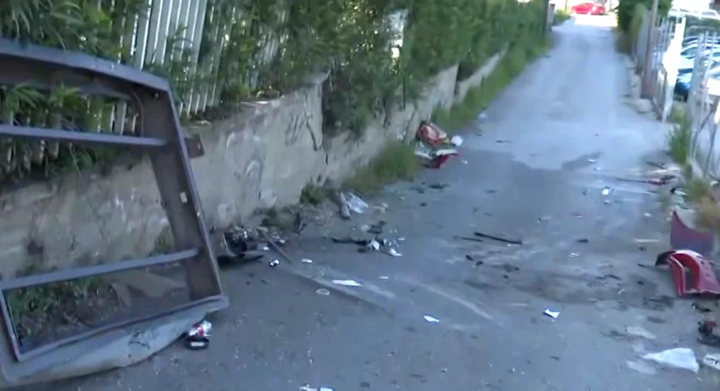Τροχαίο στη Θεσσαλονίκη: Τρεις 22χρονοι τραυματίστηκαν όταν το ΙΧ τους προσέκρουσε σε στάση λεωφορείου Τροχαίο στη Θεσσαλονίκη: Τρεις 22χρονοι τραυματίστηκαν όταν το ΙΧ τους προσέκρουσε σε στάση λεωφορείου