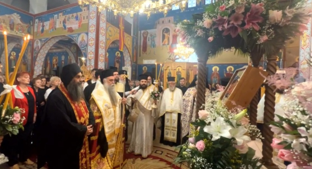 Με λαμπρότητα η Υποδοχή της Ιερής Εικόνας της Βηματάρισσας στην Επισκοπή Ναούσης Με λαμπρότητα η Υποδοχή της Ιερής Εικόνας της Βηματάρισσας στην Επισκοπή Ναούσης