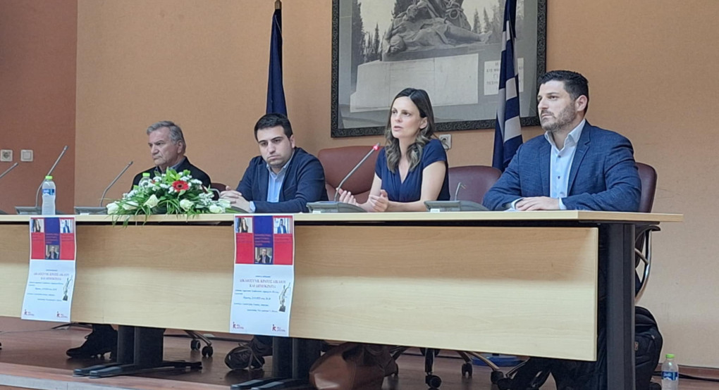 Γιαννιτσά: Ήρθαν "κοντά" τρία κόμματα για "ισχυρό πόλο εναλλακτικής διακυβέρνησης απέναντι στο καθεστώς Μητσοτάκη" Γιαννιτσά: Ήρθαν "κοντά" τρία κόμματα για "ισχυρό πόλο εναλλακτικής διακυβέρνησης απέναντι στο καθεστώς Μητσοτάκη"
