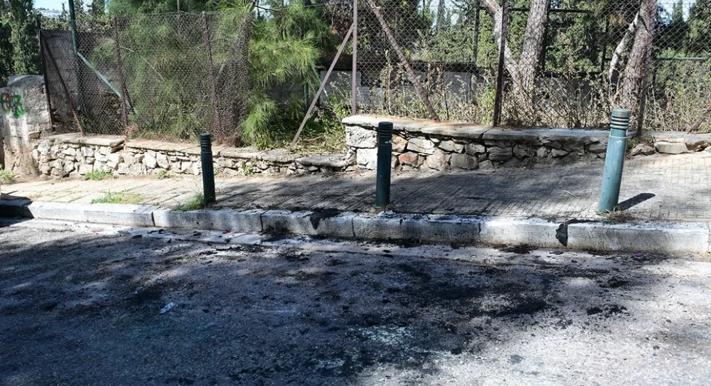 Απανθρακωμένο πτώμα μέσα σε αυτοκίνητο στο Μετς: Τα τρία σενάρια που ερευνούν οι Αρχές Απανθρακωμένο πτώμα μέσα σε αυτοκίνητο στο Μετς: Τα τρία σενάρια που ερευνούν οι Αρχές