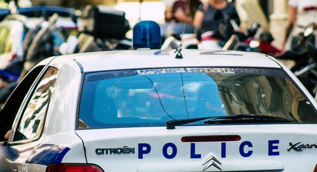 Θεσσαλονίκη: Συνελήφθη 14χρονος που οδηγούσε χωρίς δίπλωμα, παραβίασε κόκκινα φανάρια και μπήκε στο αντίθετο ρεύμα Θεσσαλονίκη: Συνελήφθη 14χρονος που οδηγούσε χωρίς δίπλωμα, παραβίασε κόκκινα φανάρια και μπήκε στο αντίθετο ρεύμα
