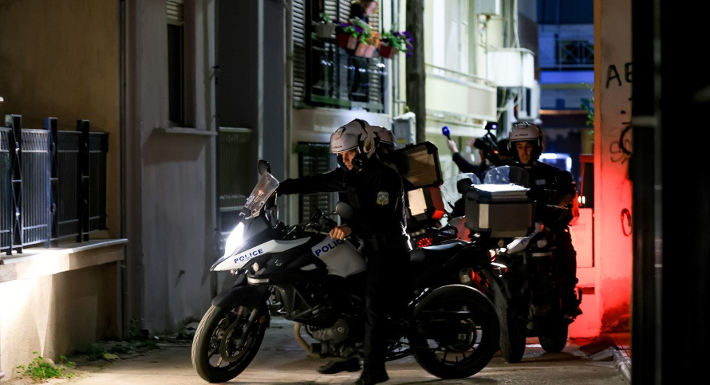 Λάρισα: Η κυνική ομολογία του 21χρονου και η ψυχραιμία του μετά το έγκλημα - Έβγαλε βόλτα τα σκυλιά του αφού σκότωσε τη μητέρα του Λάρισα: Η κυνική ομολογία του 21χρονου και η ψυχραιμία του μετά το έγκλημα - Έβγαλε βόλτα τα σκυλιά του αφού σκότωσε τη μητέρα του