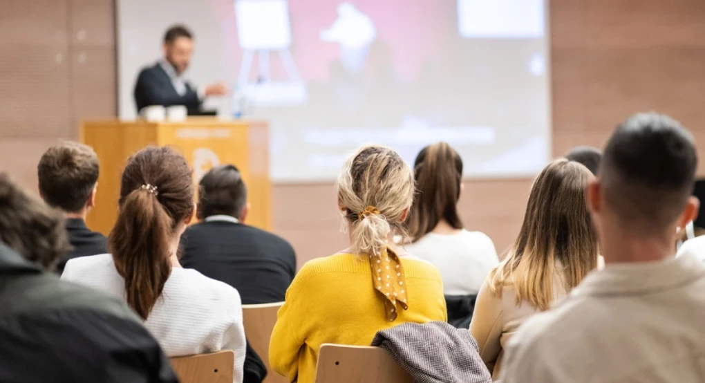 Αυστηρά μέτρα κατά της βίας στα ΑΕΙ ανακοινώνει η Ζαχαράκη: Θα χάνει τη φοιτητική του ιδιότητα όποιος συμμετέχει σε επεισόδια Αυστηρά μέτρα κατά της βίας στα ΑΕΙ ανακοινώνει η Ζαχαράκη: Θα χάνει τη φοιτητική του ιδιότητα όποιος συμμετέχει σε επεισόδια