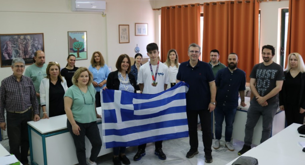 Υποδοχή του Παγκόσμιου Πρωταθλητή Ταεκβοντό Φωτίου Αθανάσιο από το 3ο Γυμνάσιο Γιαννιτσών Υποδοχή του Παγκόσμιου Πρωταθλητή Ταεκβοντό Φωτίου Αθανάσιο από το 3ο Γυμνάσιο Γιαννιτσών