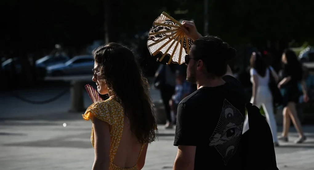 Καιρός: Κορυφώνεται το κύμα ζέστης και σκόνης σήμερα και αύριο - Έρχεται διαταραχή από την Κυριακή Καιρός: Κορυφώνεται το κύμα ζέστης και σκόνης σήμερα και αύριο - Έρχεται διαταραχή από την Κυριακή