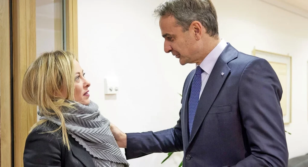 Στη Ρώμη ο Μητσοτάκης -Συμφωνίες με Μελόνι για προμήθεια τρένων, συνεργασία στην Άμυνα και μεταναστευτικό Στη Ρώμη ο Μητσοτάκης -Συμφωνίες με Μελόνι για προμήθεια τρένων, συνεργασία στην Άμυνα και μεταναστευτικό