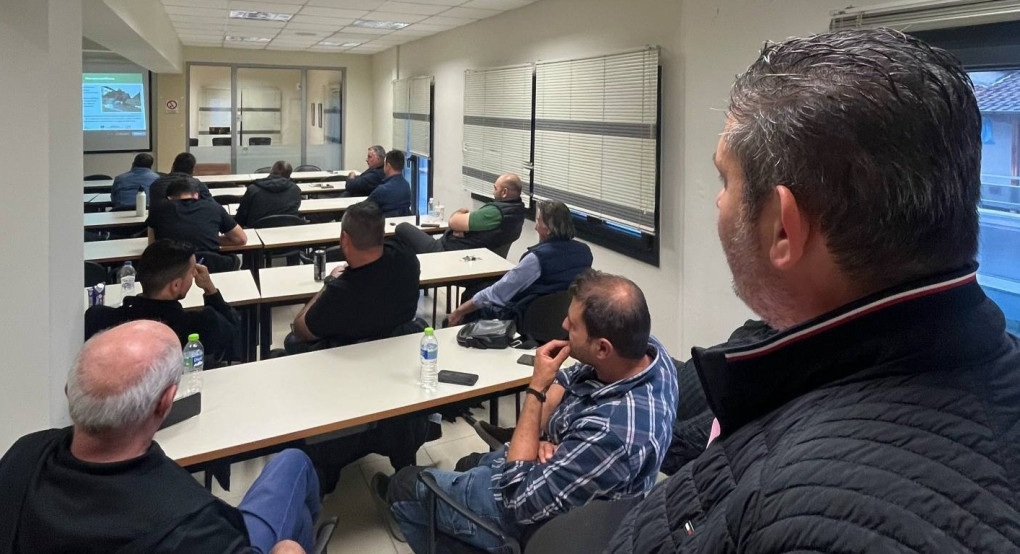 Επίσκεψη του Προέδρου του Επιμελητηρίου Πιερίας στην Επιμελητηριακή Σχολή Επίσκεψη του Προέδρου του Επιμελητηρίου Πιερίας στην Επιμελητηριακή Σχολή