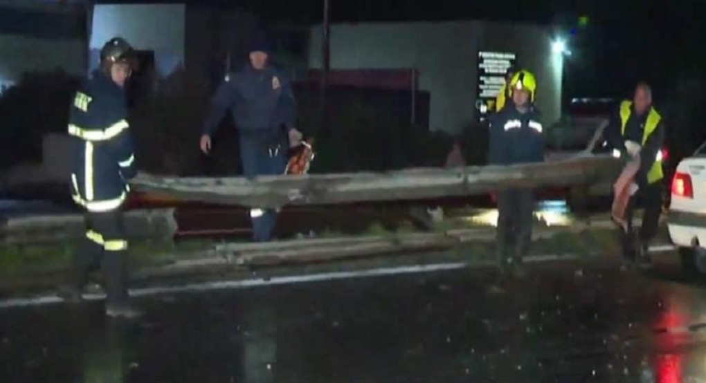 Ανατροπή νταλίκας στην Εθνική Οδό Θεσσαλονίκης-Έδεσσας